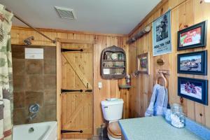 Ένα μπάνιο στο Peaceful Oakfield Cabin on Mattawamkeag River! +17 φωτογραφίες