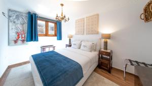 a bedroom with a bed and a chandelier at PH in Alto Douro Vinhateiro in Urros