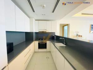 Kuchyň nebo kuchyňský kout v ubytování Mada Residences Burj Khalifa District - Downtown Dubai