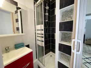 Koupelna v ubytování Charme Historique de Beauvoir au Cœur de Blois + 23 fotografií