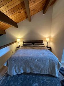 a bedroom with a large bed with two lamps at Family Friendly - Sleeps 6 - King Bed in Incline Village