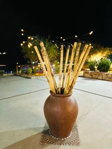 a brown vase with bamboo sticks in it at Valle Las Piedras in Arroyo de Los Patos