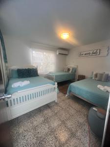 Postel nebo postele na pokoji v ubytování Aquamar Oceanfront Suite