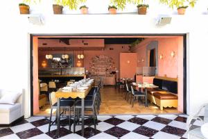 a restaurant with tables and chairs in a room at Short Stories Hotel Near The Grove in Los Angeles