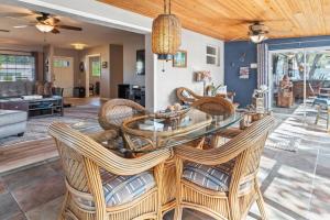 Gallery image of Riverfront Oasis Stunning Inside and Out Remodeled 3BR Riverfront Home with Hot Tub and personal paddle boats with Access to the Gulf in Riverview