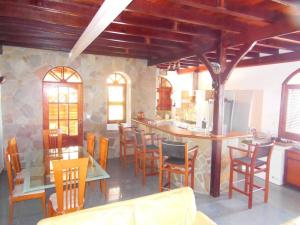 Restaurace v ubytování maison située dans un petit village de pecheur
