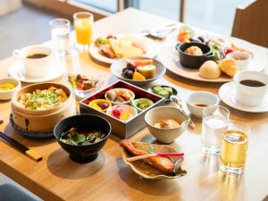 a table topped with dishes of food and drinks at Asakusa View Hotel Annex Rokku in Tokyo