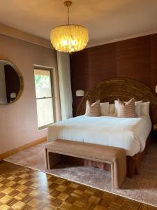 A bed or beds in a room at Swell Hotel Byron Bay - Adults Only