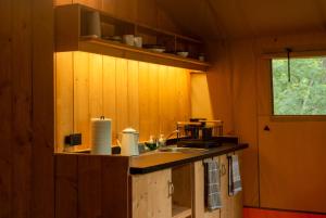 Virtuvė arba virtuvėlė apgyvendinimo įstaigoje Campizo Glamping - Monterrey X NANTLI LIVING