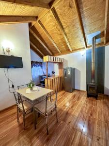 Η κουζίνα ή μικρή κουζίνα στο Molco Cabins Bosque