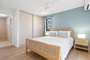 Postel nebo postele na pokoji v ubytování Bay Shore Villa