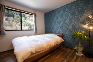Postel nebo postele na pokoji v ubytování Ryokan Hitaya