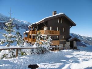 a log cabin in the snow with snow covered trees at Appartement Méribel, 2 pièces, 4 personnes - FR-1-355-122 in Méribel