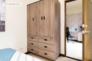 2B1bLK, Stylish & Comfortable, 5 Min to Ximen MRT • 2房1衛 客廳廚房 時尚舒適 5分到西門站客房内的一张或多张床位