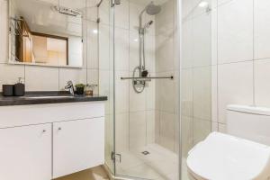 a bathroom with a shower with a toilet and a sink at New Building 2B1bLK Workspace Taipei Main Station • 新大樓 台北車站 2房1衛 客廳廚房 工作空間 in Taipei