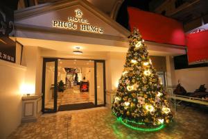 a christmas tree in front of a store at Phước Hưng 2 Hotel in Vĩnh Long