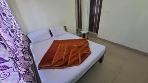 Postel nebo postele na pokoji v ubytování Ooty Prakash Residency