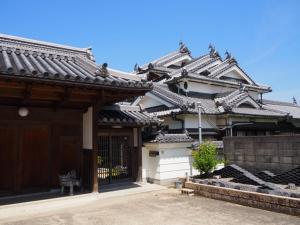 姫路市にあるKungin Bettei - Vacation STAY 14605の屋根付きのアジア風家屋