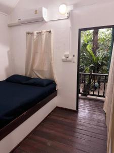 Postel nebo postele na pokoji v ubytování Beer's House Bungalows เบียร์เฮ้าส์บังกะโล
