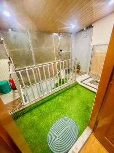Un baño de Silver Cedar BnB Sharma Niwas