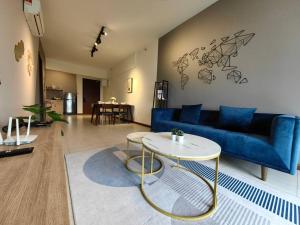 Zona d'estar a Near Airport K Avenue Family Room