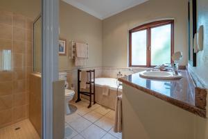 a bathroom with a sink and a tub and a toilet at Oliver`s in White River