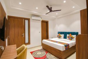 Postel nebo postele na pokoji v ubytování FabHotel La Serene BnB- Ashok Vihar