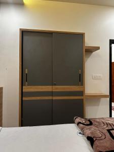 Posteľ alebo postele v izbe v ubytovaní Kottakkal Ayurfidha wellness centre & Dental clinic