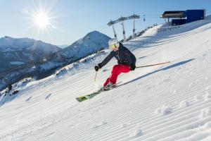 Suusatamine puhkemaja aladel või selle läheduses