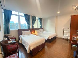 a hotel room with two beds and a window at A25 Hotel - 20 Bùi Thị Xuân in Ho Chi Minh City +33 photos
