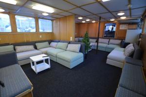 A seating area at Hotellilaiva Muikku/Hotel Boat Muikku