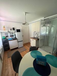 Kuchyň nebo kuchyňský kout v ubytování Haus Seeblick