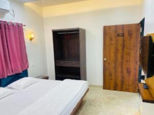 מיטה או מיטות בחדר ב-Hotel Country in Lodging, Satara