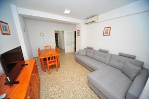 TV a/nebo společenská místnost v ubytování Estoril III vista mar Orangecosta