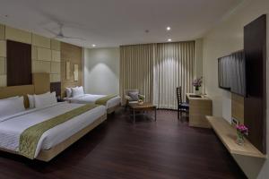 Postel nebo postele na pokoji v ubytování Grand Continent Hosur A Sarovar Portico Affiliate Hotel