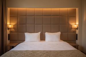 Postel nebo postele na pokoji v ubytování Hayasa Hotel Yerevan
