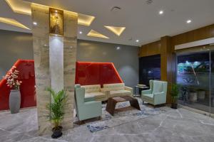 Posezení v ubytování Grand Continent Hosur A Sarovar Portico Affiliate Hotel
