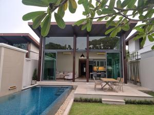 Bazén v ubytování Horizon Vista Pool Villa Family Retreat Bangtao nebo v jeho okolí