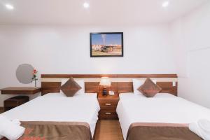 Postel nebo postele na pokoji v ubytování Anh Duc Hotel Da Lat City