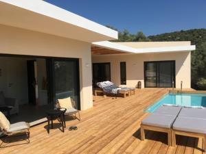 The swimming pool at or close to Villa Hermes