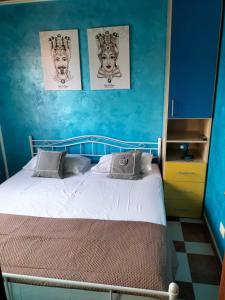 Tempat tidur dalam kamar di Villa Manghisi