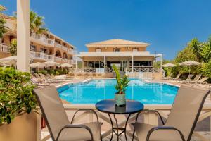 Bazén v ubytování Maria Hotel nebo v jeho okolí