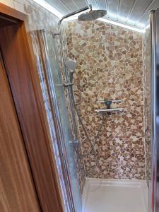 Ein Badezimmer in der Unterkunft Rustikale Wohnung mit Garten