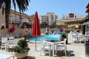 Bazén v ubytování Hotel Raxa nebo v jeho okolí