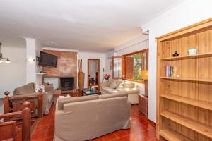 Televízia a/alebo spoločenská miestnosť v ubytovaní Villa Francesca by Sealand Villas