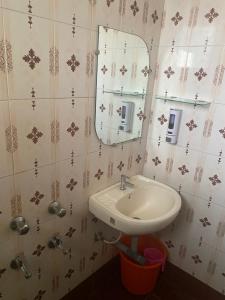 a bathroom with a sink and a mirror at Baga Beach Crystal in Baga
