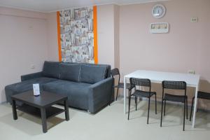 Posezení v ubytování Uneed Rooms Petropavlivska + 28 fotografií