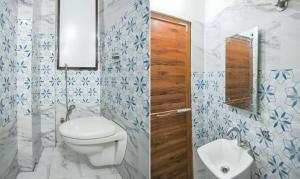 - deux photos d'une salle de bains avec toilettes et lavabo dans l'établissement FabHotel The Treenity House, à Allahābād