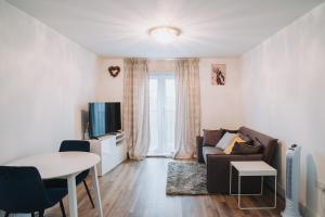 Зона вітальні в Deluxe 2 Bed Flat in Patchway near Aztec West and Cribbs Causeway Bristol