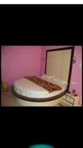 Postel nebo postele na pokoji v ubytování OYO Hotel Alfa